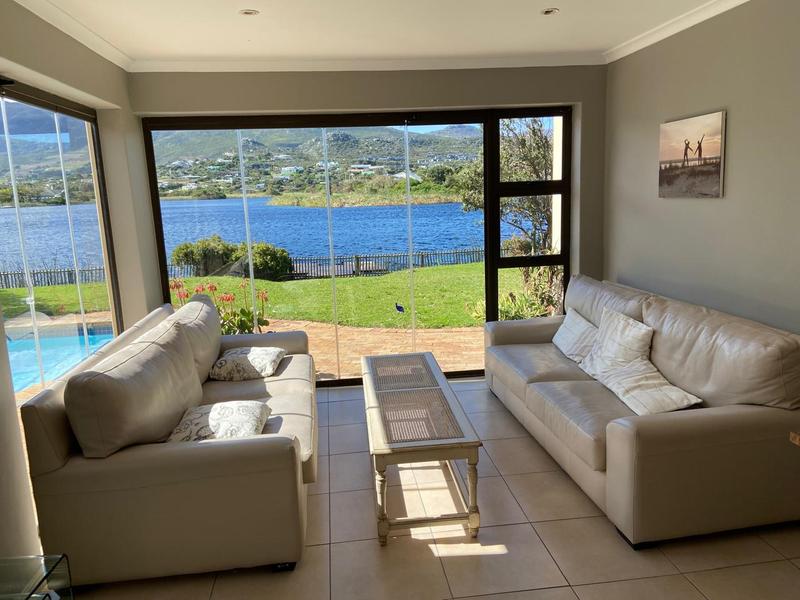 To Let 3 Bedroom Property for Rent in Lake Michelle Western Cape